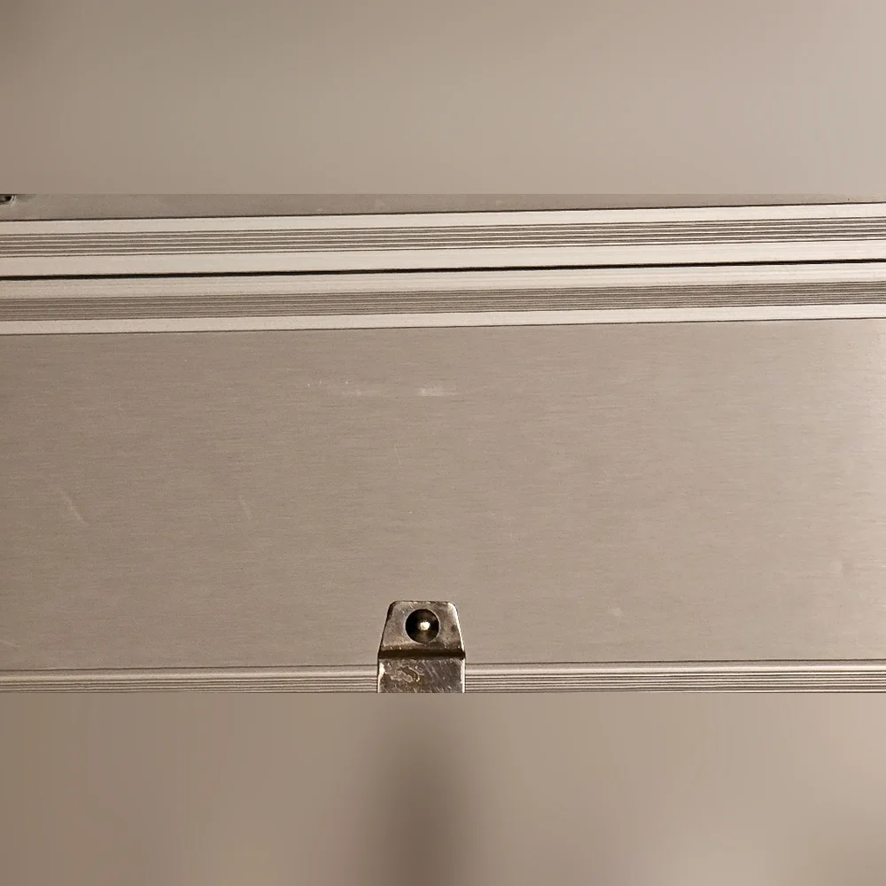[Arbonne] Metal Makeup Case/Organizer